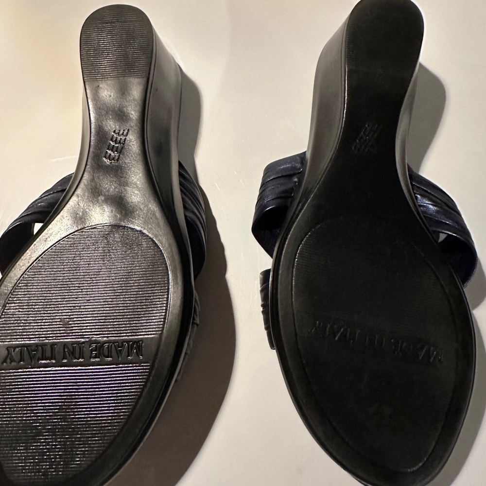 Italian Shoemaker wedge sandal size 8 Dark metallic blue